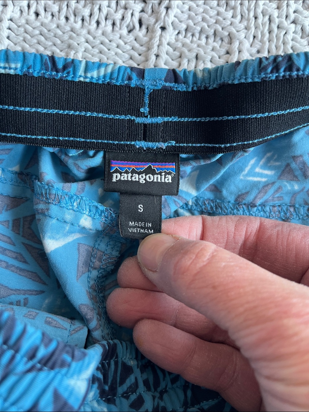 Patagonia® Worn Wear W's Baggies™ Shorts in Azure Geometric Aztec - 5" Sz S - Picture 3 of 12